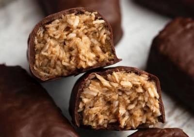 Рецепт постного батончика с кокосом в шоколаде от Лизы Глинской