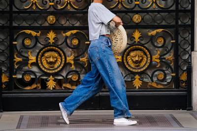 Скрывающие лишний вес джинсы вновь вернулись в моду