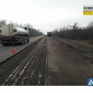 В Запорожской области возобновили ремонт трассы М-18. Фото