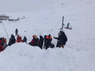 В Мурманской области под лавиной оказалась группа туристов, погибла девочка