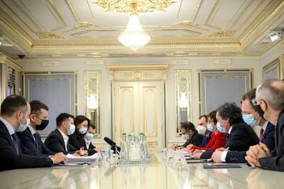 Зеленский встретился с президентом Евробанка: о чем говорили