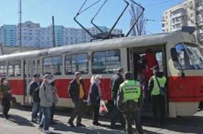 Стало известно, кто будет будет осуществлять карантинный контроль в общественном транспорте Киева
