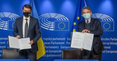 Разумков призвал главу Европарламента помочь с резолюцией по Крыму