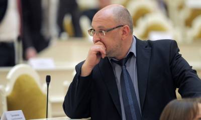 Арестованного родственника депутата Максима Резника заставляют дать показания против политика