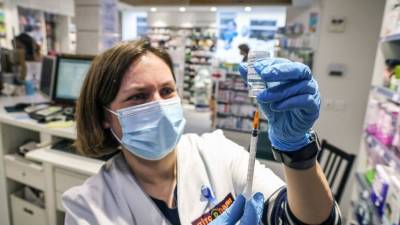 Европейцы стали меньше доверять вакцине от коронавируса AstraZeneca