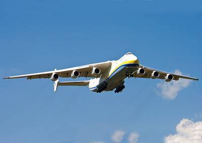 Самый большой самолет в мире прилетит в Прагу 10 мая