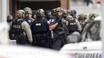 Срочно: Полиция сообщила о ряде человеческих жертв при стрельбе в Колорадо (видео)