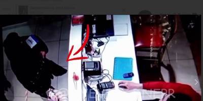 В ТРЦ в Днепре обворовали женщину прямо под камерой видеонаблюдения – воровка попала на видео - ТЕЛЕГРАФ