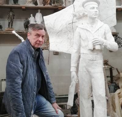 На память – Ульяновску. Известный скульптор Олег Клюев отмечает 60-летие