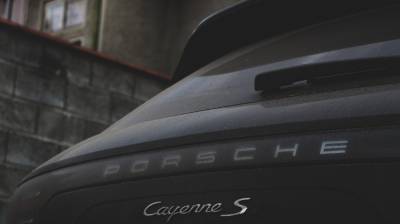Воронежский водитель Porsche Cayenne рискует потерять машину из-за неоплаченных штрафов