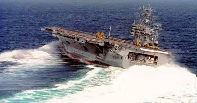 В Сети появилось фото экстремального дрифта авианосца USS Nimitz