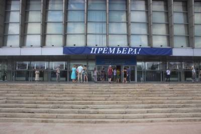 Луганский драмтеатр готовит премьеру сказки о Карлсоне
