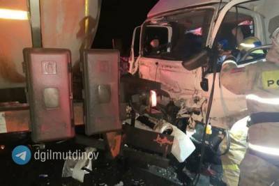 В Башкирии столкнулись фургон и грузовик: один водитель пострадал
