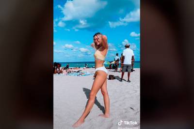 Неожиданная деталь на «милой фотографии в бикини» повеселила интернет