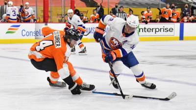 «Айлендерс» обыграл «Филадельфию» в НХЛ, Сорокин отразил 36 бросков