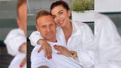 Анна Седокова хочет взять фамилию своего 28-летнего мужа Яниса Тиммы