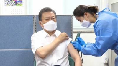 Президент и первая леди Южной Кореи вакцинировались от коронавируса