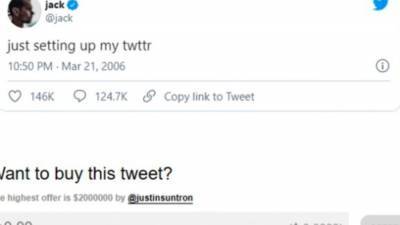 Глава Twitter продал свой первый твит за 2,9 млн долларов