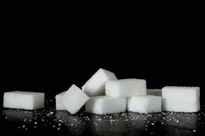 Перебои с поставками дешевого сахара начались в России