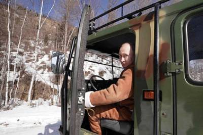 Путин взял с собой в тайгу ядерный чемоданчик