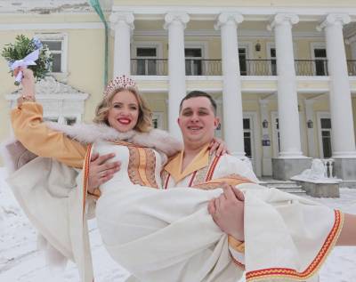 Более 430 пар планирует пожениться накануне Красной горки в Москве