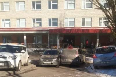 ДТП произошло возле псковской поликлиники на улице Индустриальной