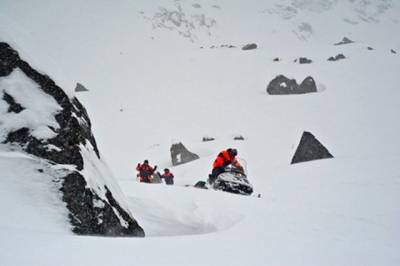 Тургруппу, застрявшую в Хибинах из-за схода лавины, эвакуируют снегоходами