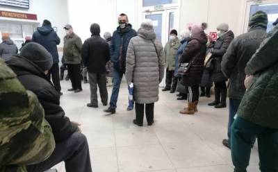 В Брянске в больнице №2 выстроилась огромная очередь за талонами - 7info.ru - Брянск