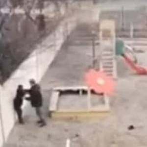 На детской площадке в Днепре мужчина до крови избил ребенка. Видео