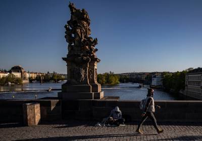 Из-за пандемии: в Праге бездомных поселят в роскошном отеле