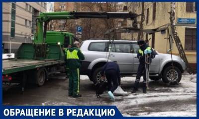 У москвича, приехавшего в клинику на костылях, забрали автомобиль на штрафстоянку