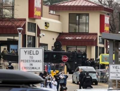 10 американцев застрелены в местном супермаркете