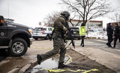 Fox News (США): бойня в продовольственном магазине в Боулдере унесла жизни десяти человек, включая одного полицейского. Подозреваемый взят под стражу