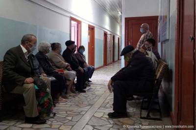 В Ашхабаде начали вакцинацию граждан младше 70 лет