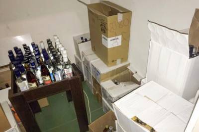 Более 300 литров контрафактного алкоголя изъяли в порховском кафе