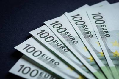 Снижение курса евро к доллару усилилось