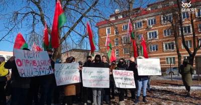 Марионетка США: фанаты Лукашенко провели митинг у посольства Украины в Минске (ВИДЕО)