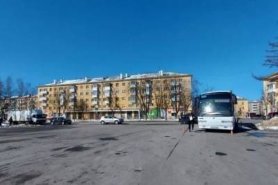 На псковском вокзале пенсионер попал под колеса автобуса