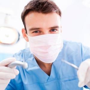 Столичного стоматолога подозревают в покушении на убийство пациентки
