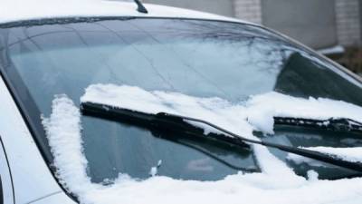 Украину снова засыпает снегом: водителей предупредили об опасности