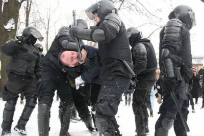 Руководство Росгвардии осудило петербуржцев за хамское отношении к силовикам на митингах