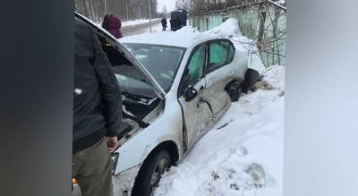 Вытаскивали из покореженного авто: под Ярославлем в аварии покалечился водитель