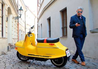 Технологичная легенда: в Чехии начались онлайн-продажи скутера Čezeta