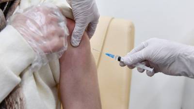 Ученые опровергли популярные мифы о коронавирусе и вакцинации