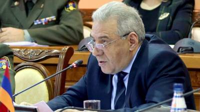 Министры обороны Армении и России обсудили отношения двух стран