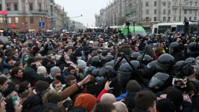 Юрист оценил предложение выделить площадки для митингов в России