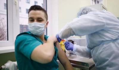На Украине предложили увольнять врачей, которые отказались от вакцинации CoviShield