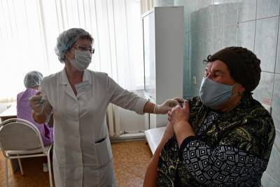 Медики заявили о возможности повторной вакцинации препаратом "Спутник V"