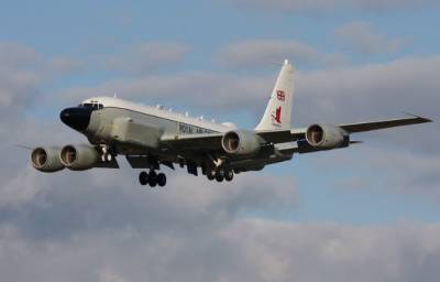 Под Мурманском российские комплексы РЭБ оглушили американский самолет-шпион Boeing RC-135W