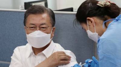 Южнокорейский президент сделал прививку вакциной AstraZeneca